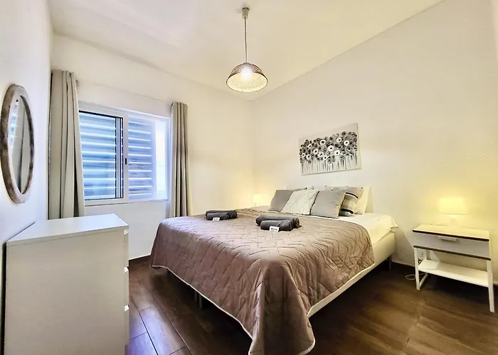 Vilamoura Central 4 With Pool By Homing
